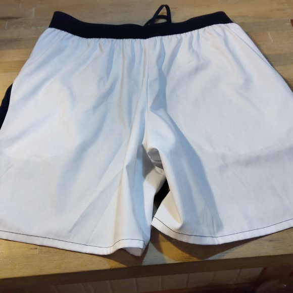 Asics 1/2 & 1/2 two-tone running shorts - Picture 2 of 3